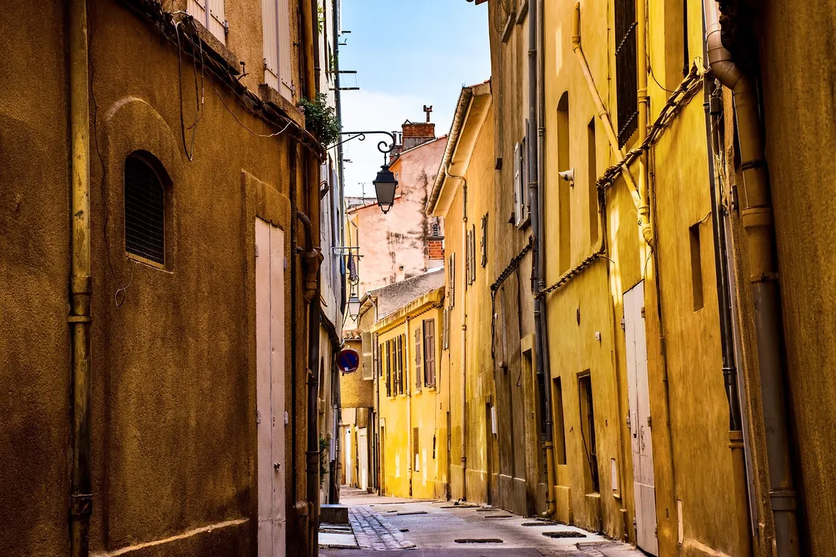 One-Point Perspective for Beginners: Drawing a Simple Street Scene